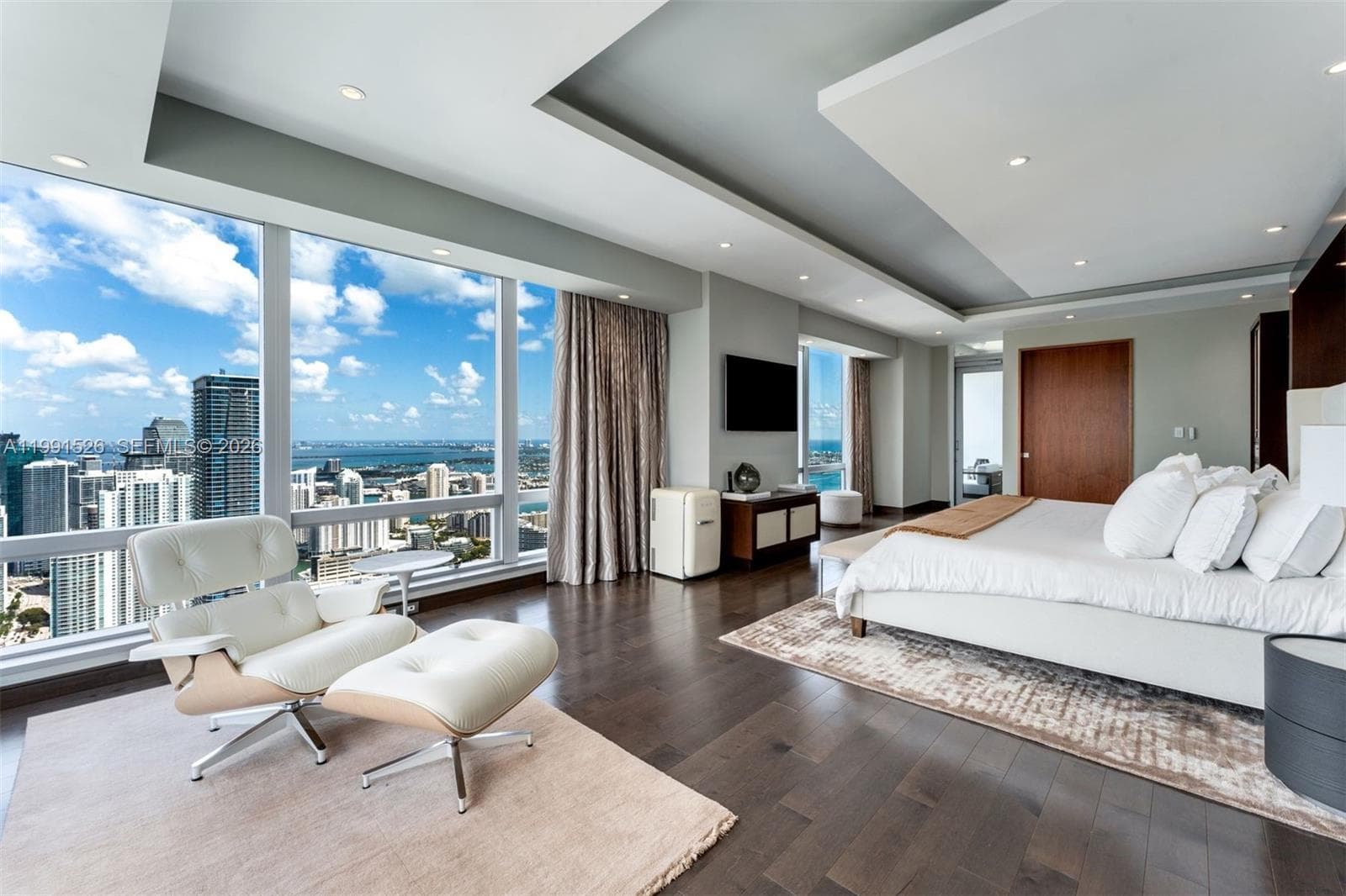 1425 Brickell Ave, Miami FL 33131 — 7