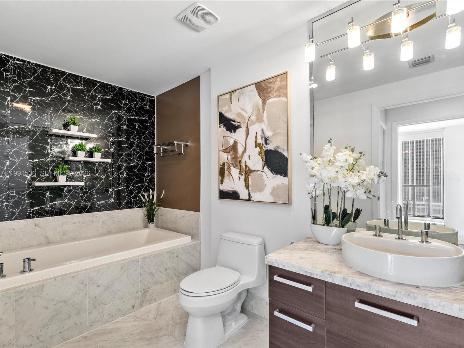 244 Biscayne Blvd # 1605, Miami FL 33132 — 17