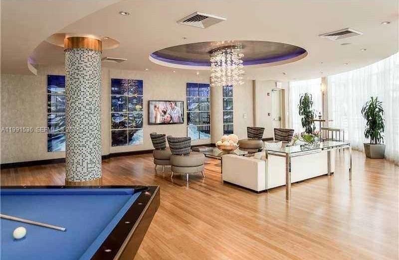 244 Biscayne Blvd # 1605, Miami FL 33132 — 43