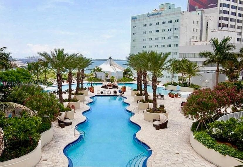 244 Biscayne Blvd # 1605, Miami FL 33132 — 32