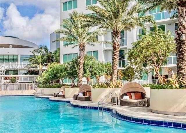 244 Biscayne Blvd # 1605, Miami FL 33132 — 34
