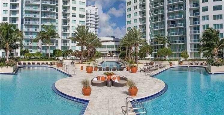 244 Biscayne Blvd # 1605, Miami FL 33132 — 33