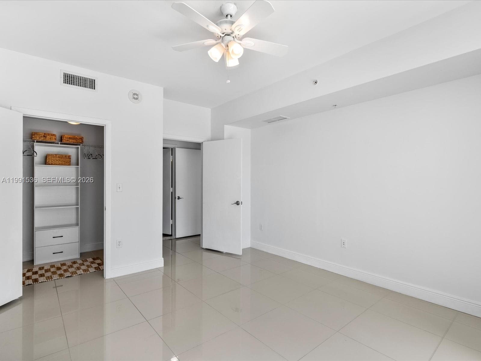 244 Biscayne Blvd # 1605, Miami FL 33132 — 25