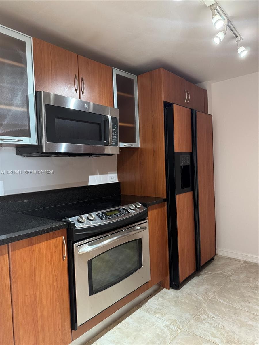 18800 NE 29th Ave # 822, Aventura FL 33180 — 3