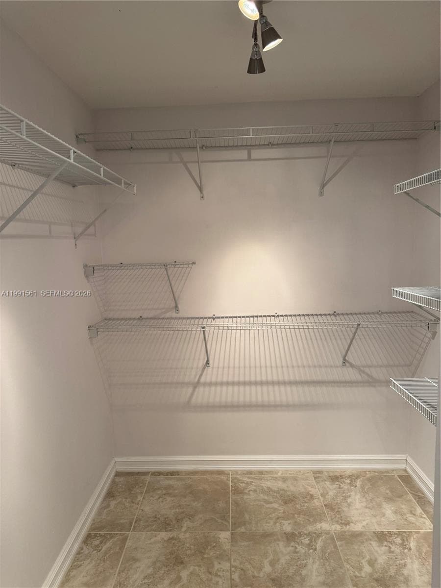 18800 NE 29th Ave # 822, Aventura FL 33180 — 32