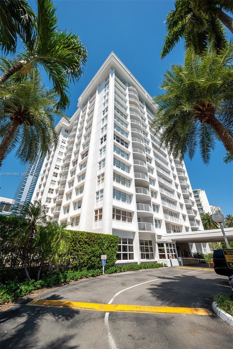 1420 Brickell Bay Dr # 1003A, Miami FL 33131 — 43