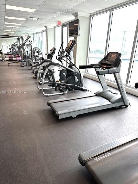 7135 Collins Ave # 625, Miami Beach FL 33141 — 32