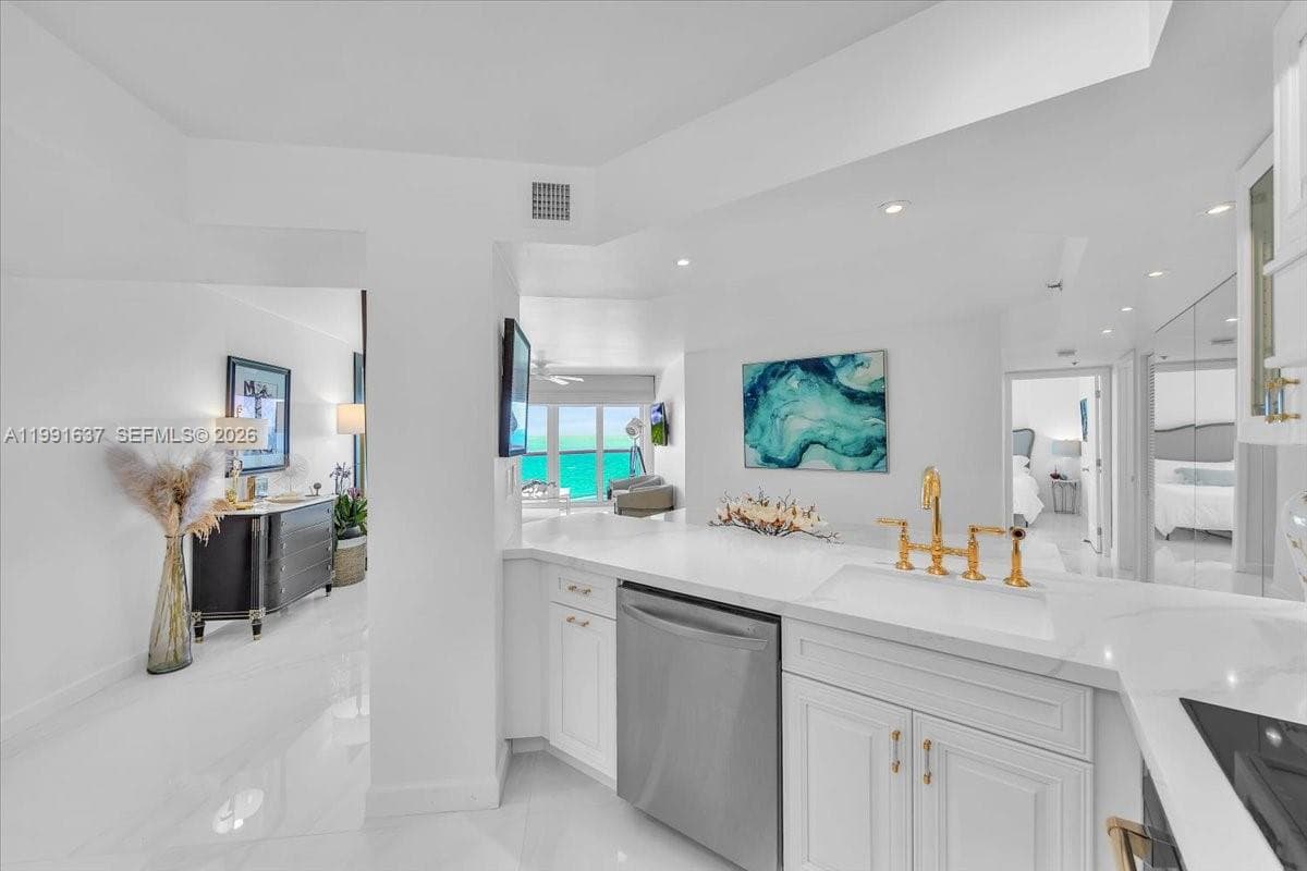 6767 Collins Ave # 1110, Miami Beach FL 33141 — 13