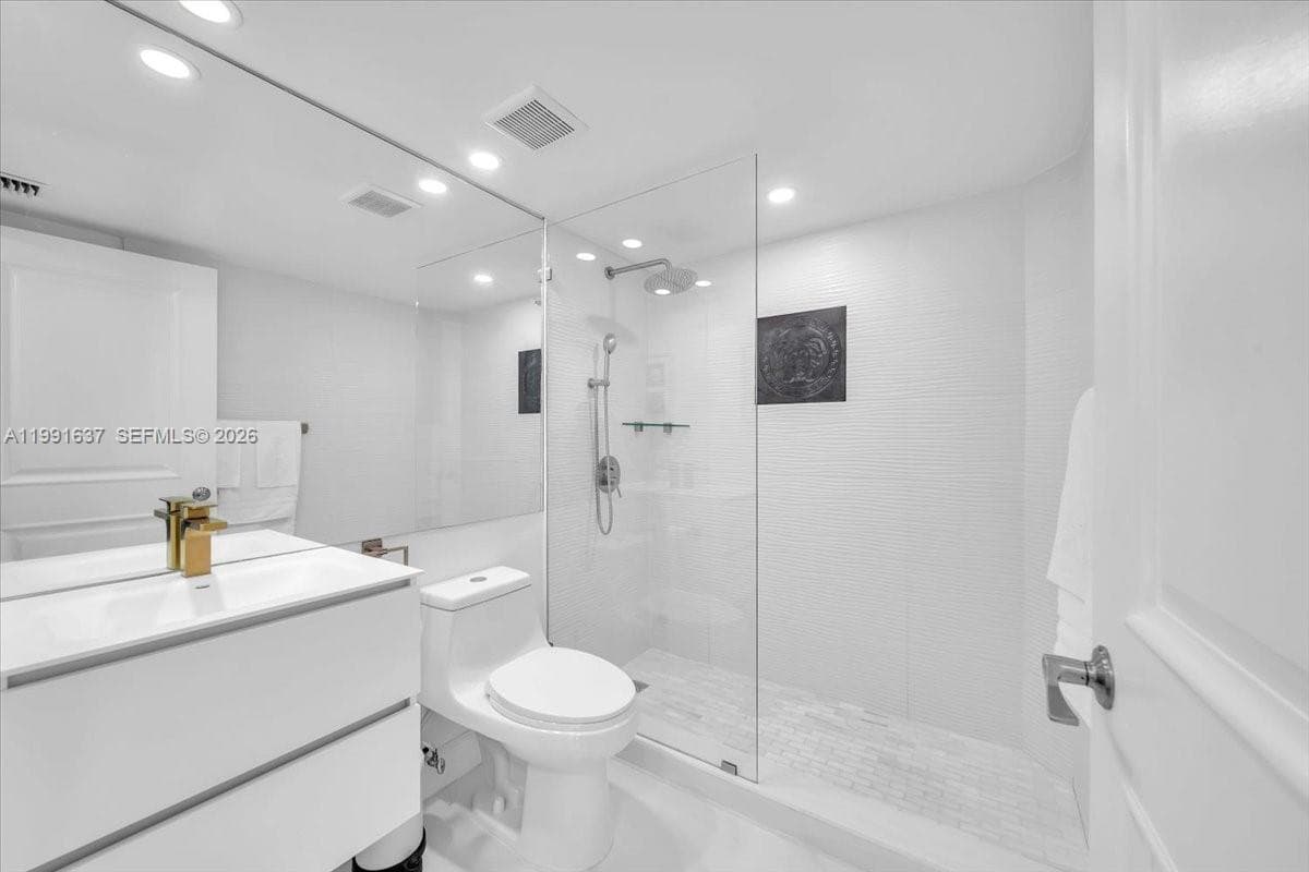 6767 Collins Ave # 1110, Miami Beach FL 33141 — 22