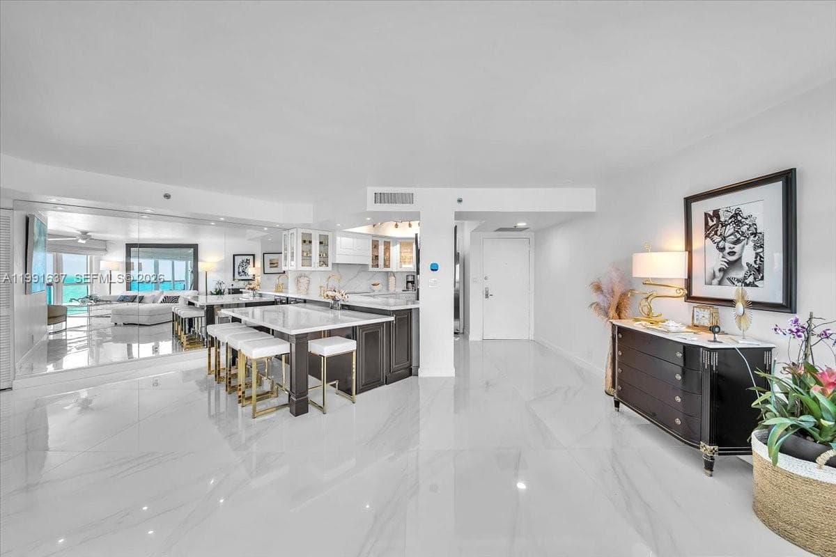 6767 Collins Ave # 1110, Miami Beach FL 33141 — 9