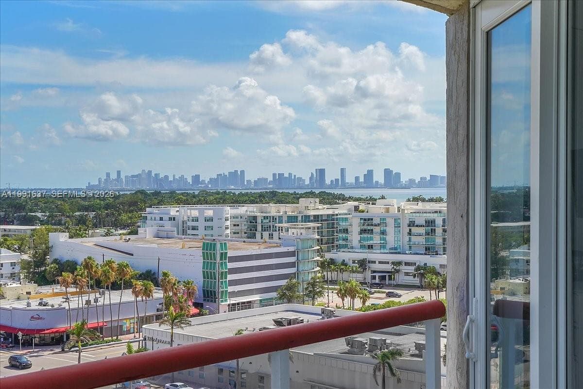6767 Collins Ave # 1110, Miami Beach FL 33141 — 33