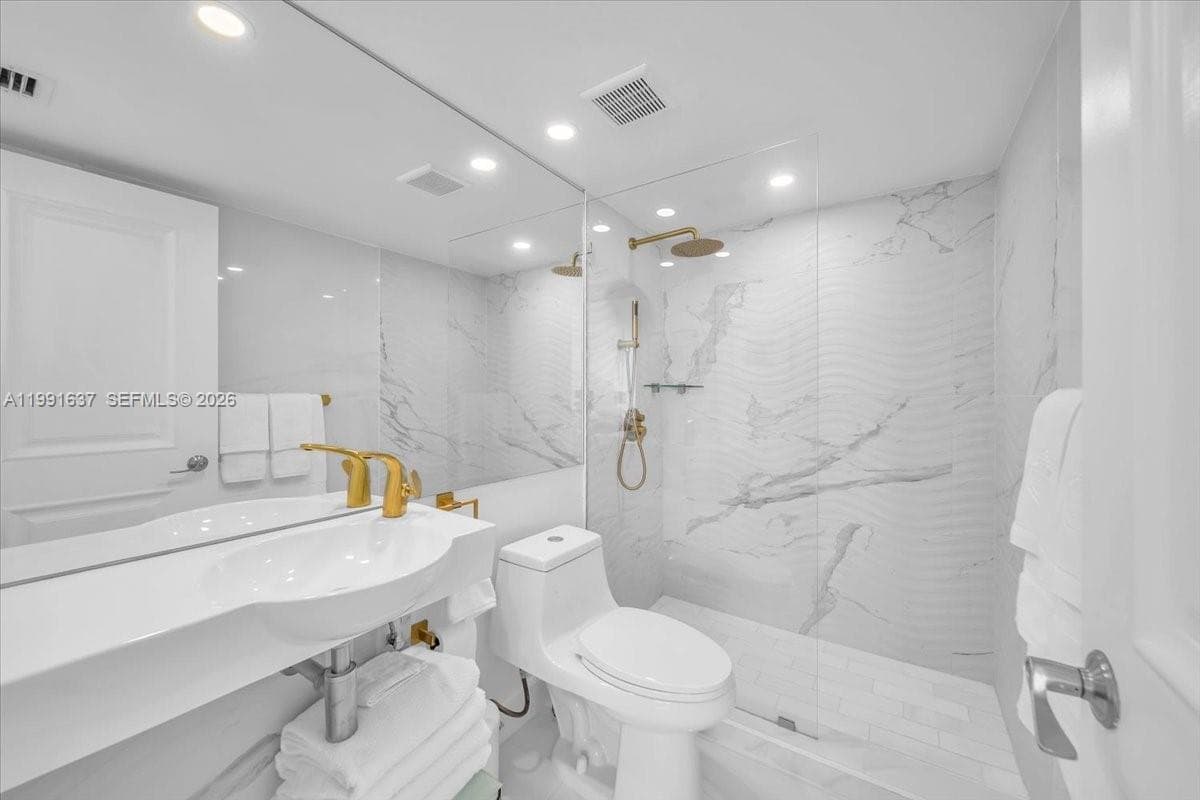 6767 Collins Ave # 1110, Miami Beach FL 33141 — 19