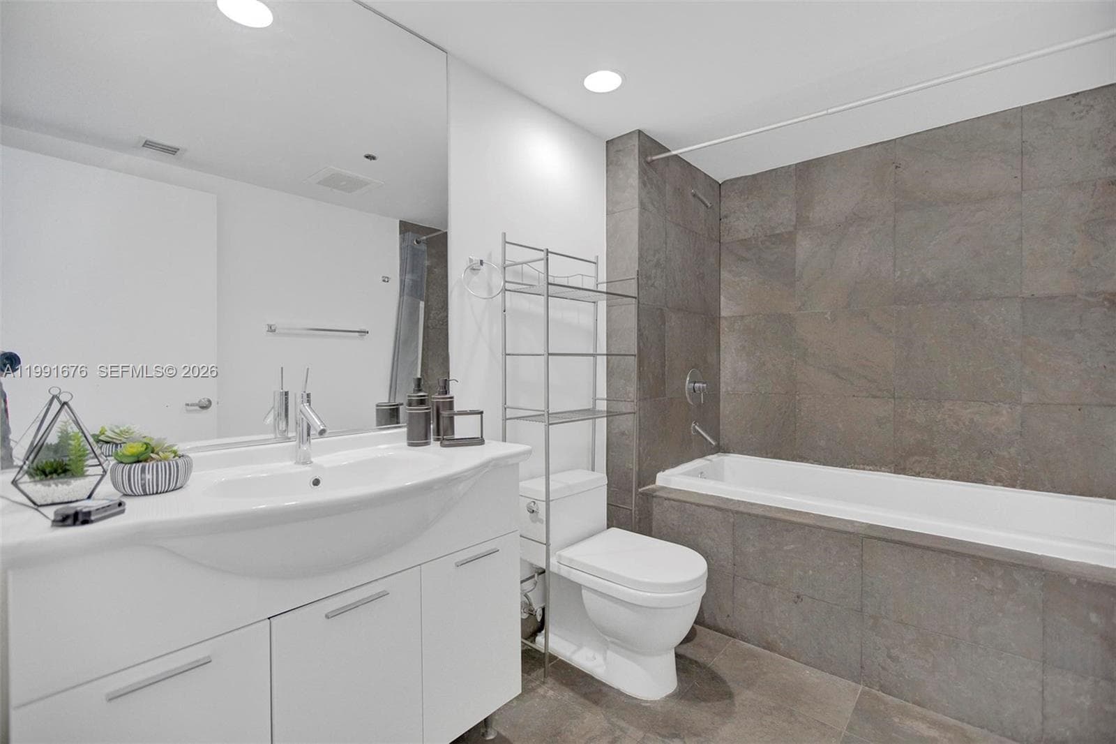 475 Brickell Ave # 5010, Miami FL 33131 — 6