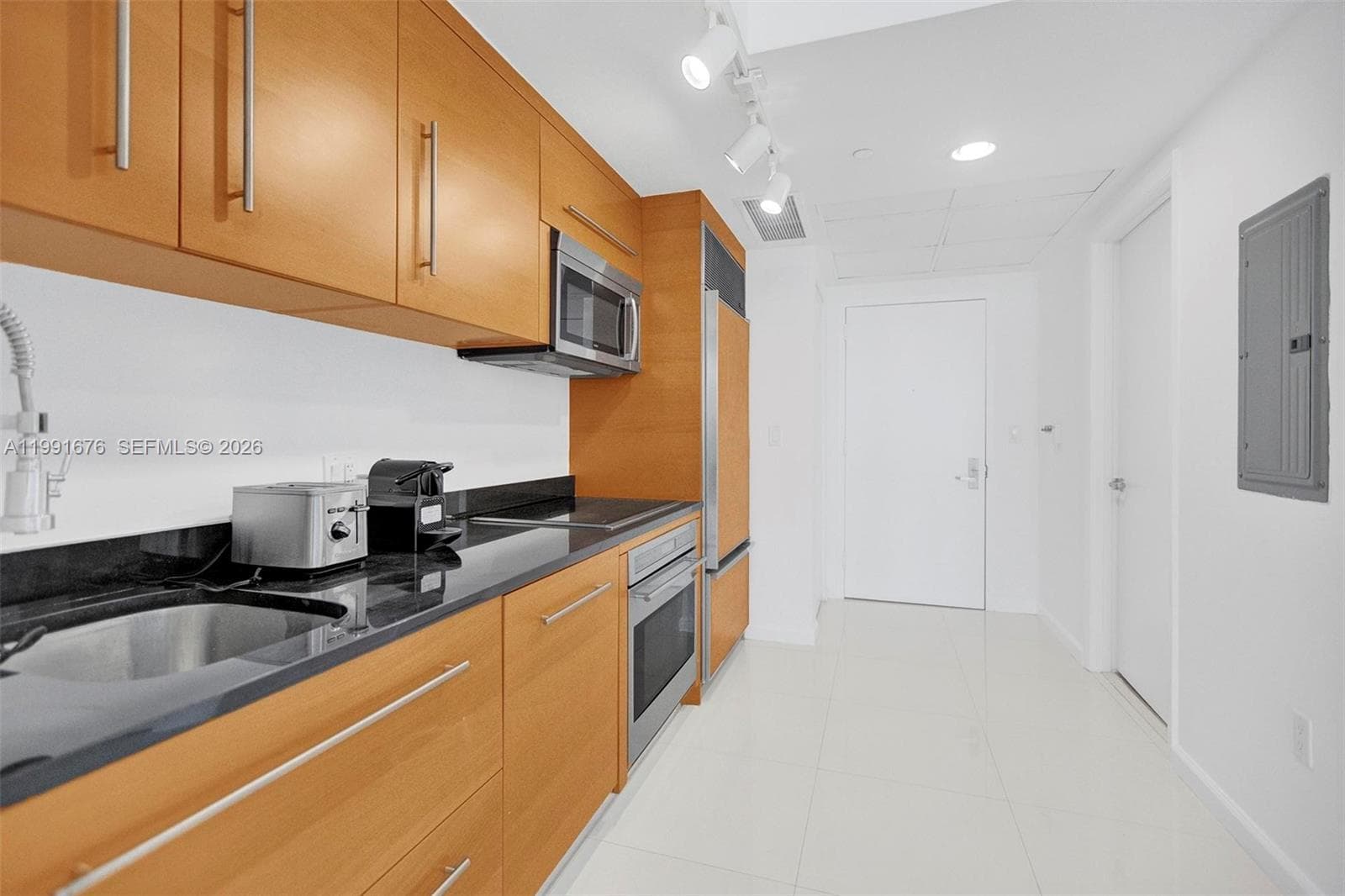 475 Brickell Ave # 5010, Miami FL 33131 — 17
