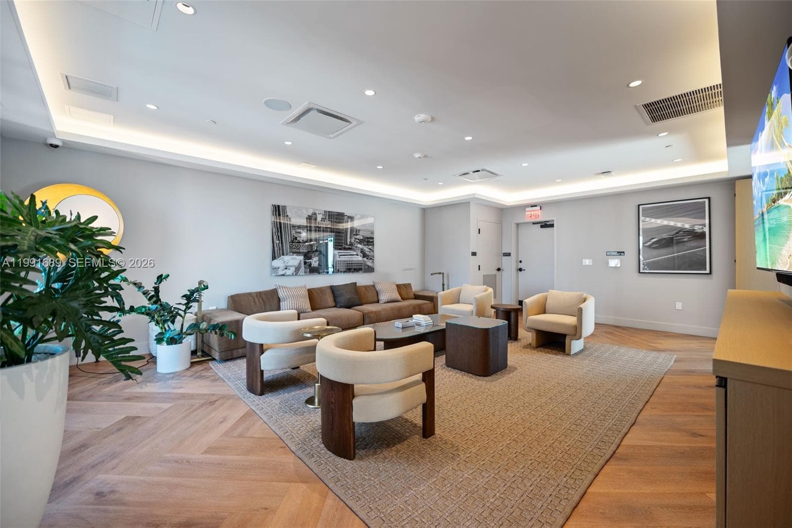 121 NE 5 ST # 3507, Miami FL 33132 — 24