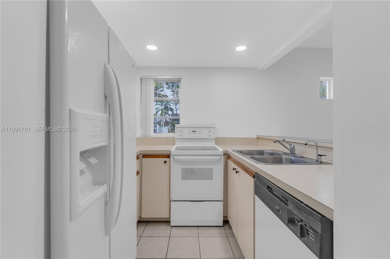 3599 SW 17th St # 3599, Miami FL 33145 — 5