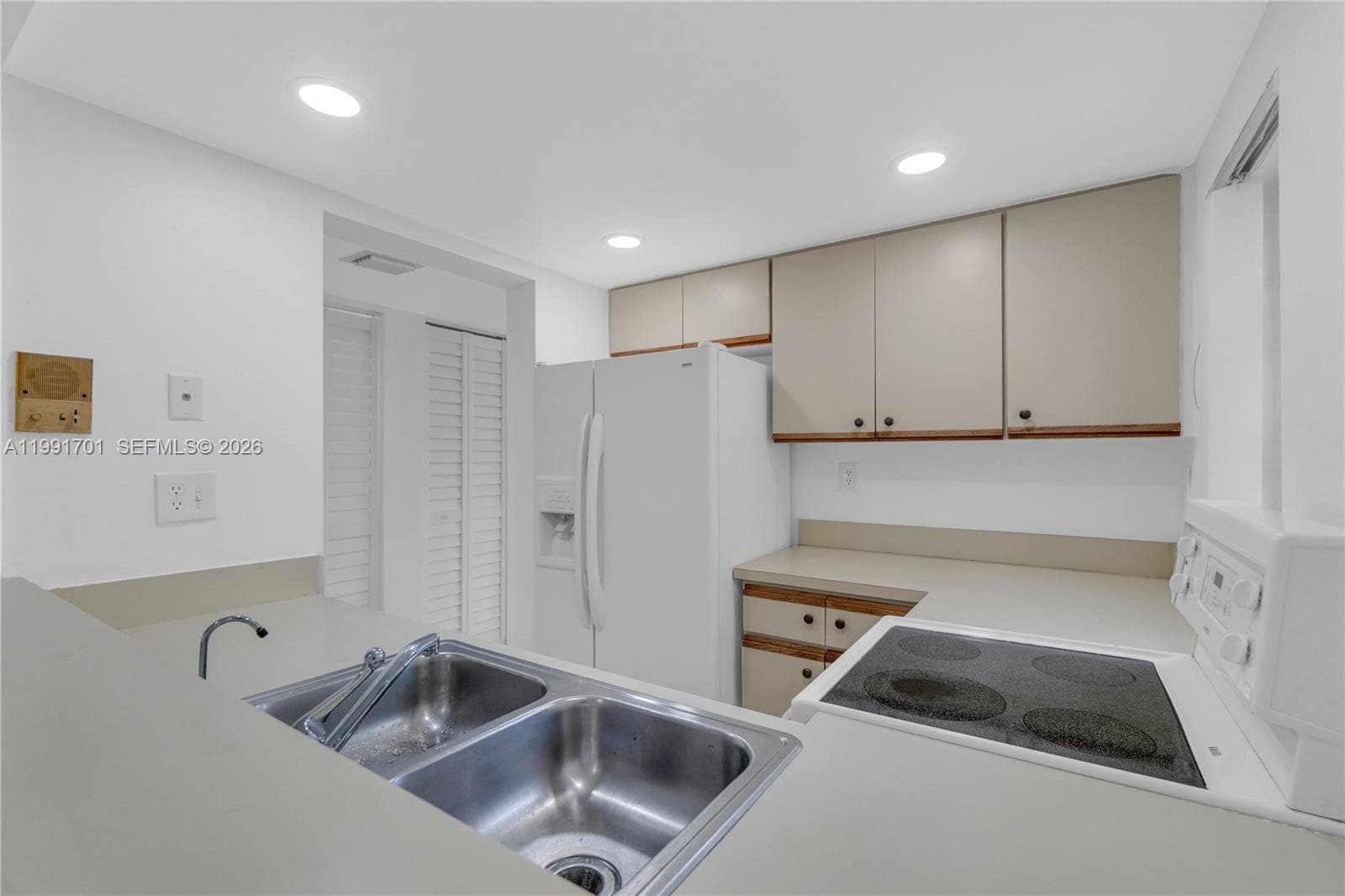 3599 SW 17th St # 3599, Miami FL 33145 — 18