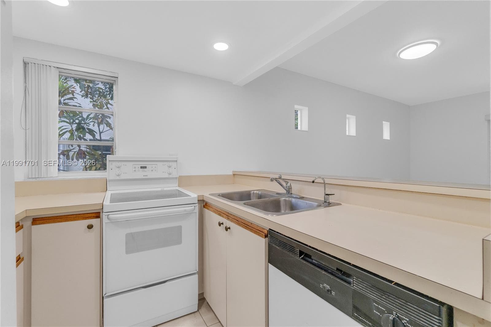 3599 SW 17th St # 3599, Miami FL 33145 — 15