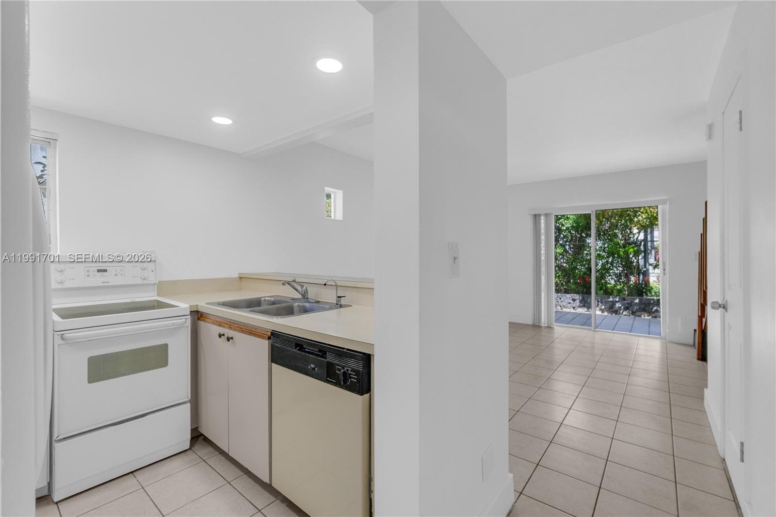 3599 SW 17th St # 3599, Miami FL 33145 — 19