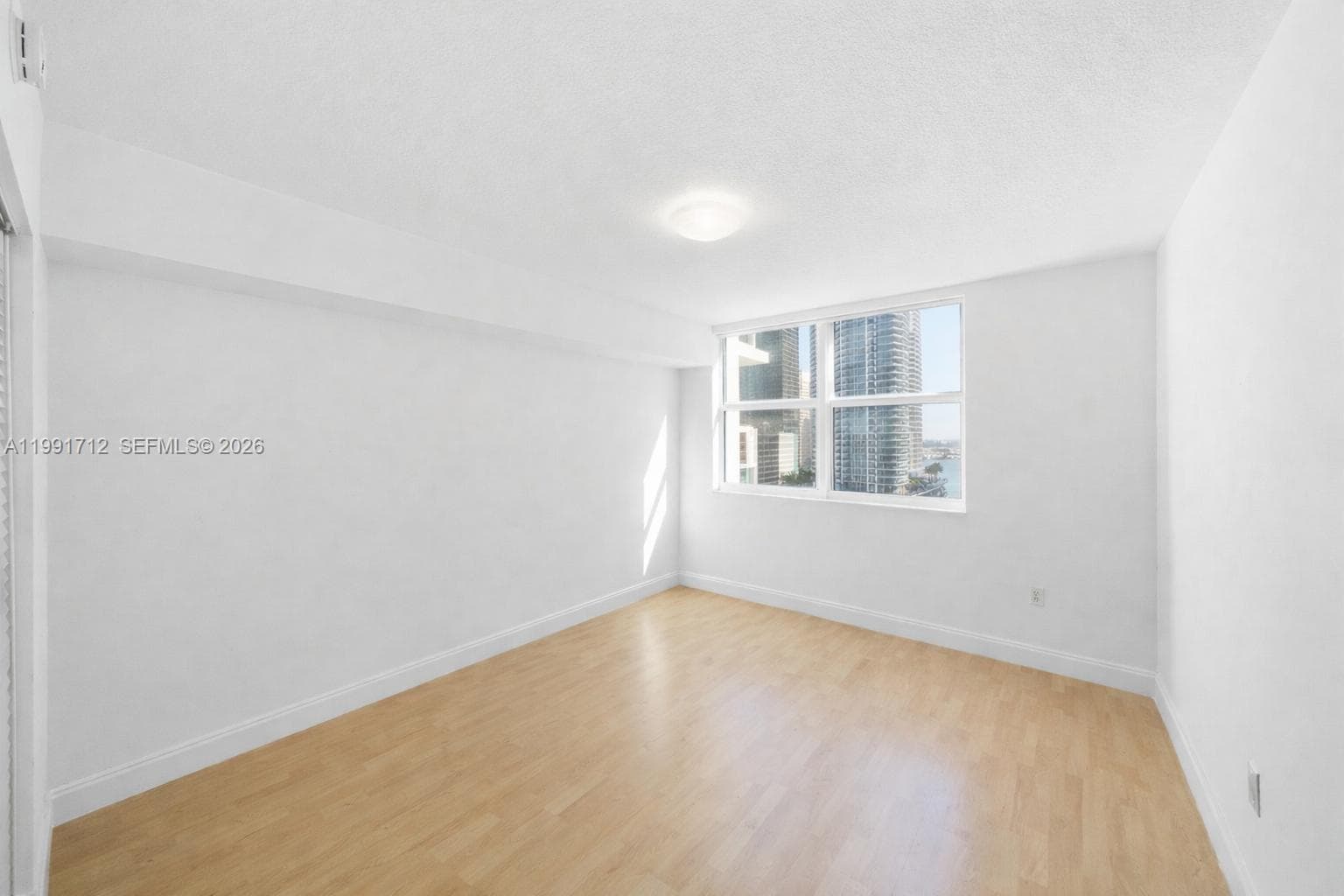 31 SE 5th St # 2604, Miami FL 33131 — 13