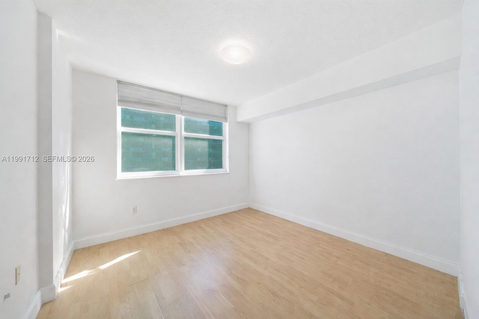31 SE 5th St # 2604, Miami FL 33131 — 17
