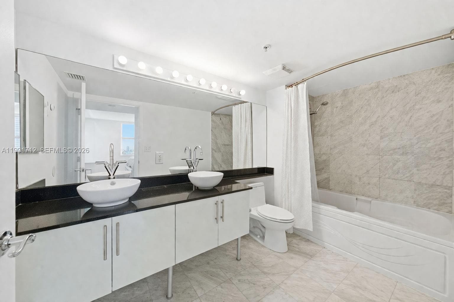 31 SE 5th St # 2604, Miami FL 33131 — 16