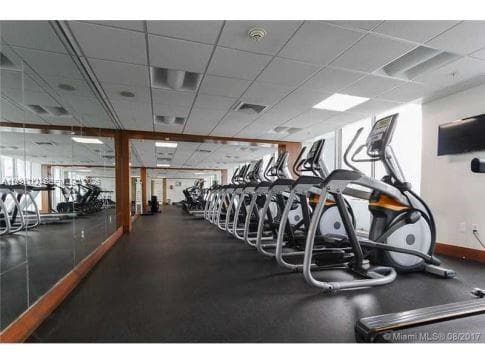 31 SE 5th St # 2604, Miami FL 33131 — 25