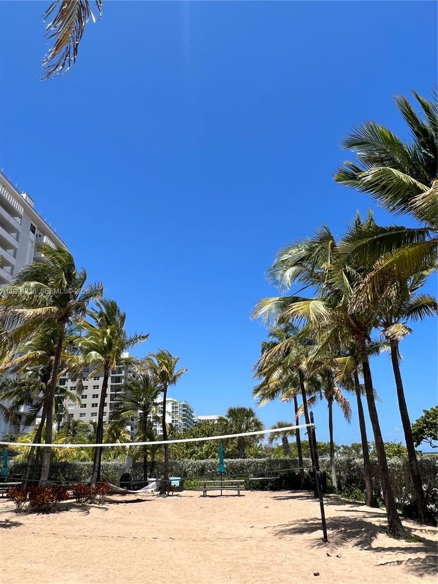 9172 Collins Ave # 214, Surfside FL 33154 — 33
