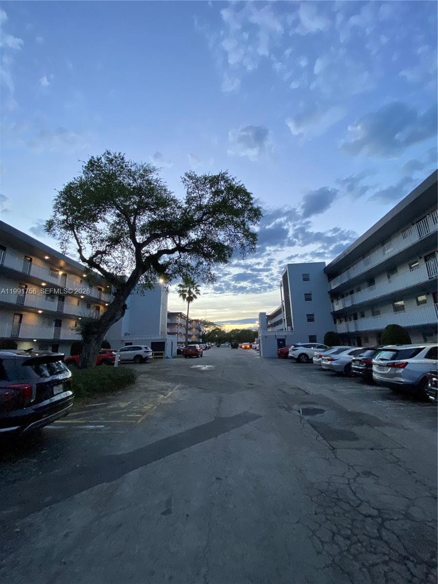 443 NE 195th St # 436, Miami FL 33179 — 2