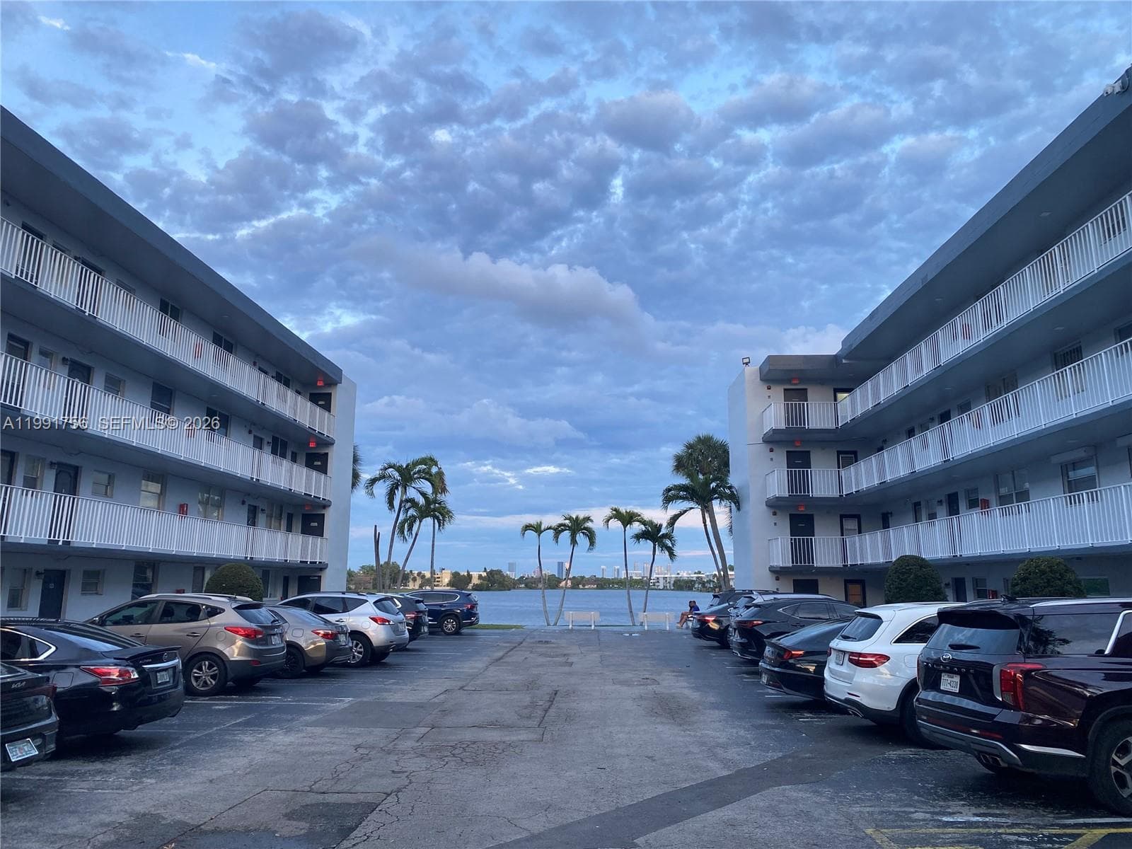 443 NE 195th St # 436, Miami FL 33179 — 3