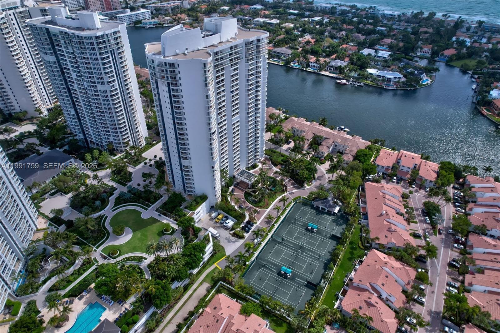 21050 Point Pl # 2202, Aventura FL 33180 — 33