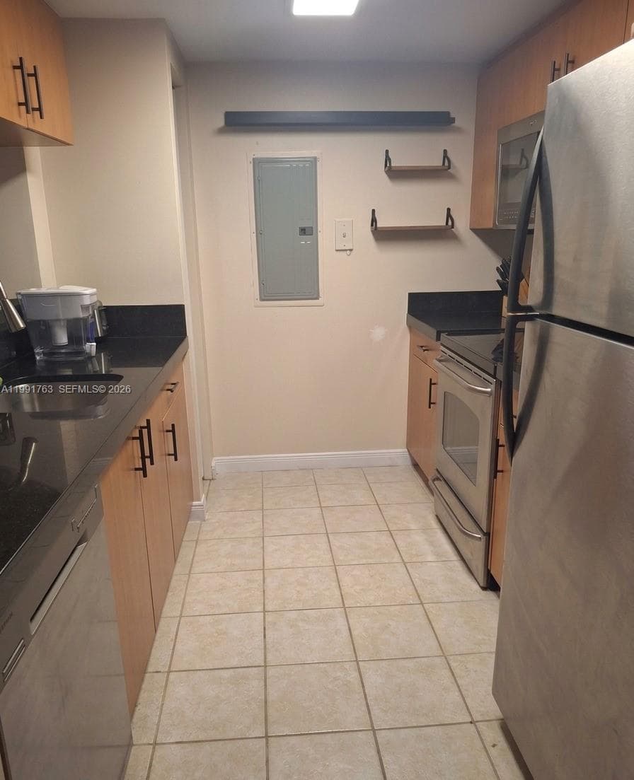816 NW 11th St # 806, Miami FL 33136 — 3