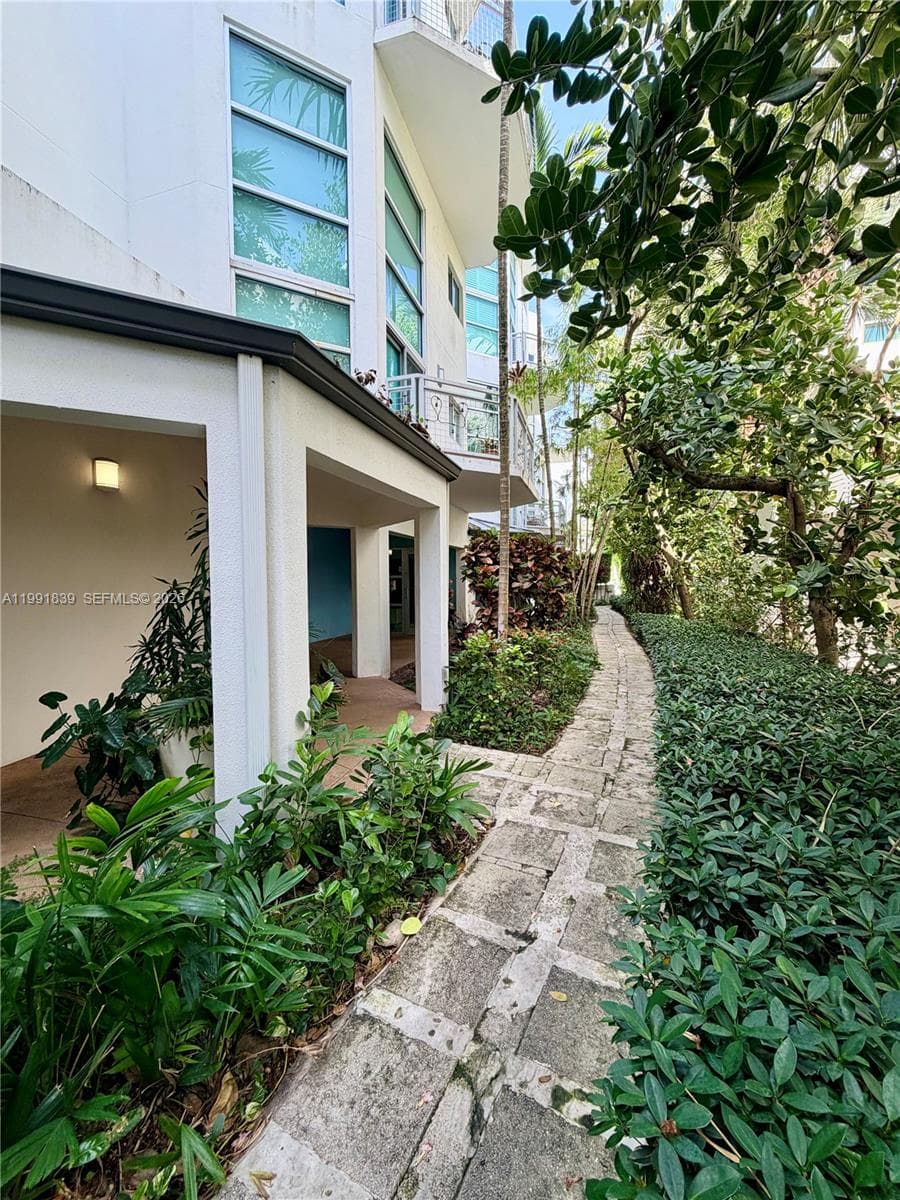 7728 Collins Ave # 16, Miami Beach FL 33141 — 34