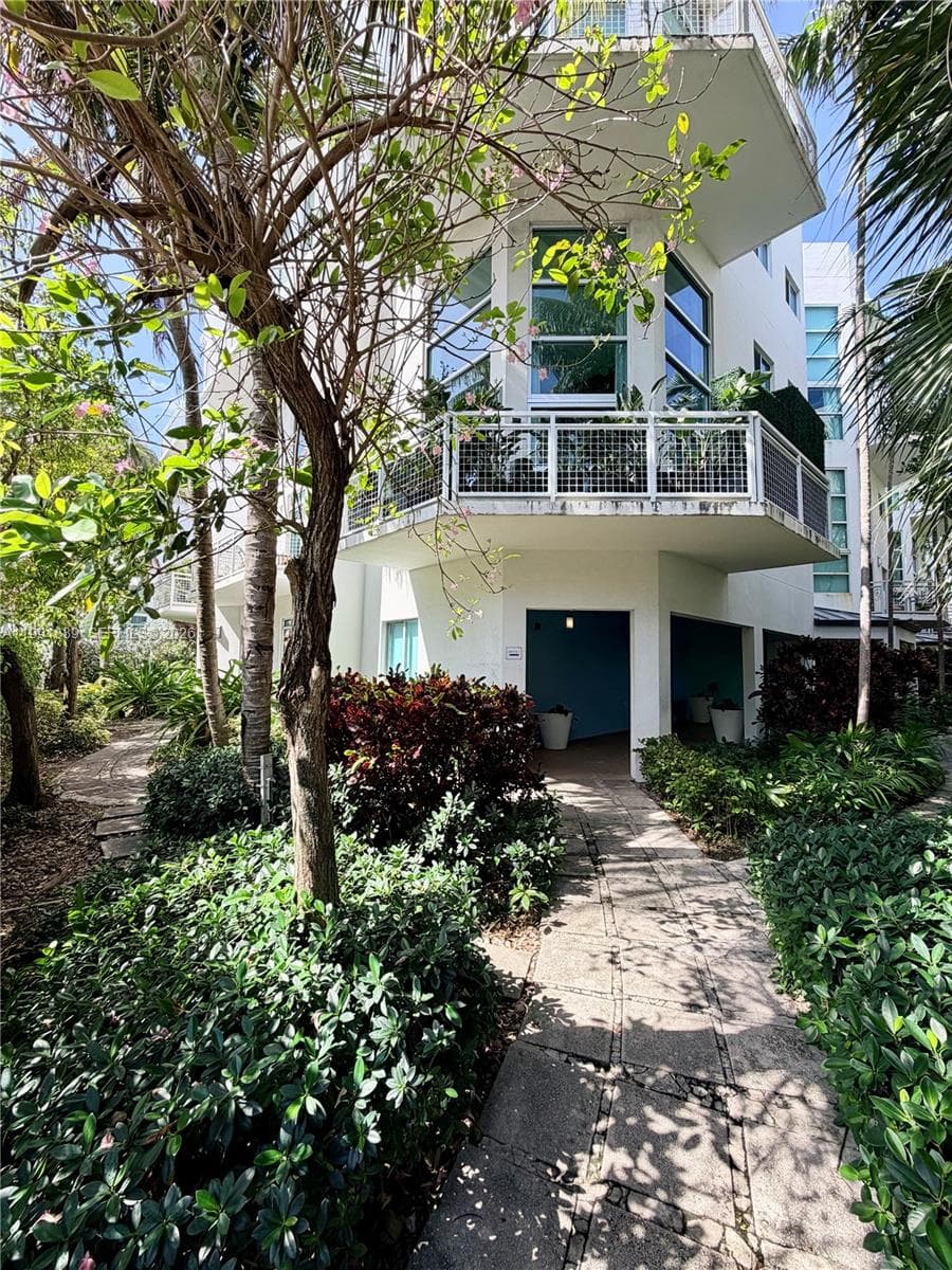 7728 Collins Ave # 16, Miami Beach FL 33141 — 33