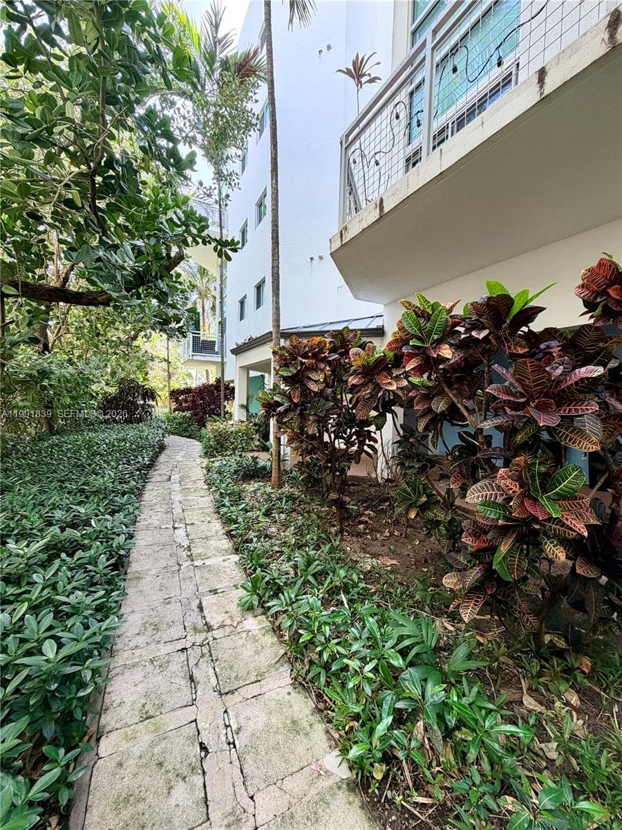 7728 Collins Ave # 16, Miami Beach FL 33141 — 35