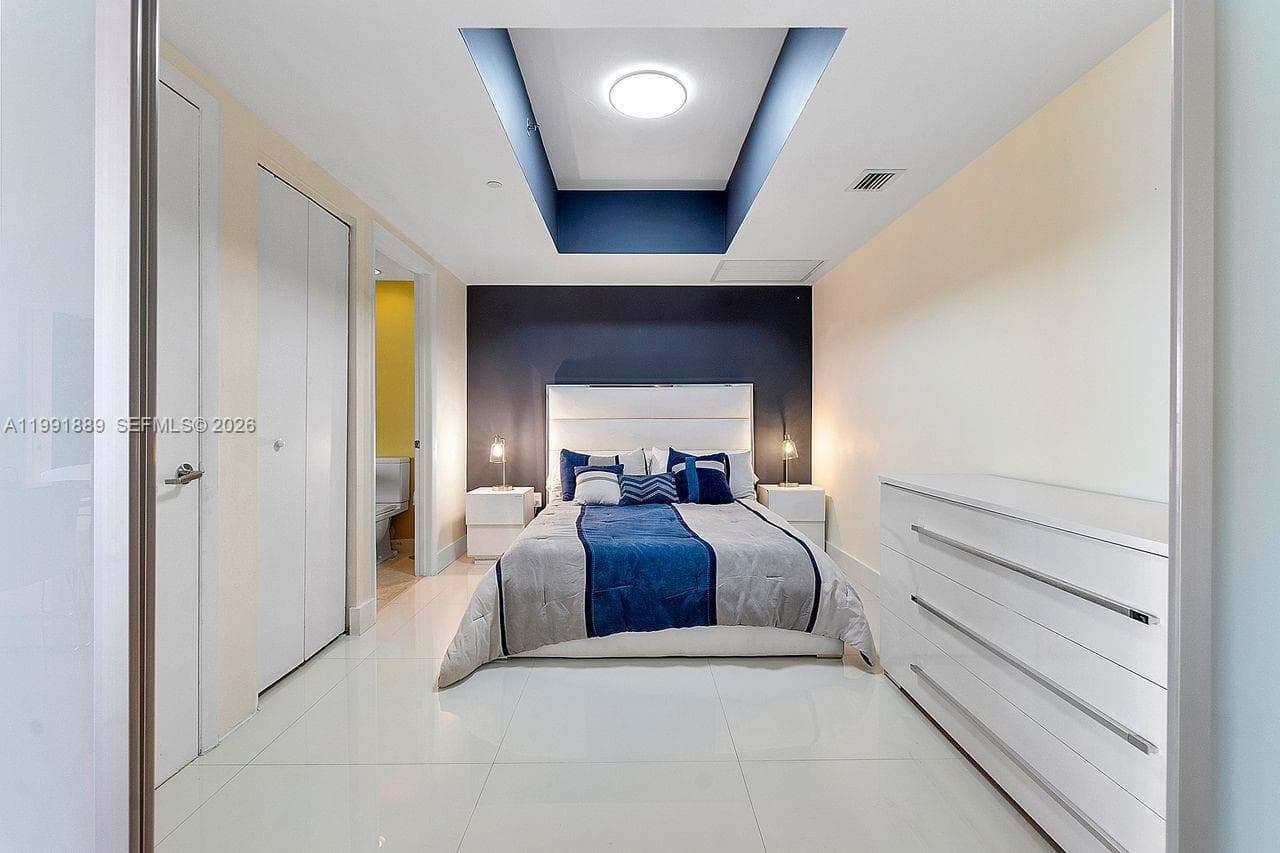 465 Brickell Ave # 3905, Miami FL 33131 — 10