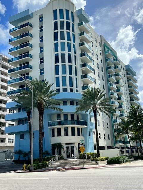 9172 Collins Ave # 305, Surfside FL 33154 — 35