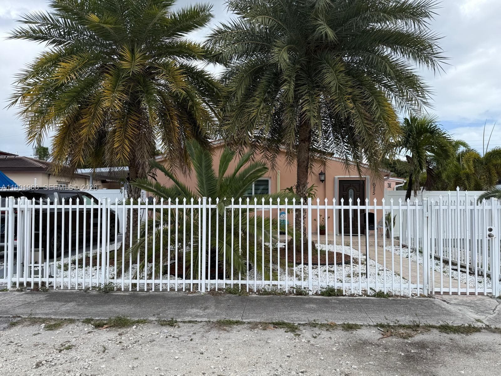 625 E 8th Ln, Hialeah FL 33010 — 2