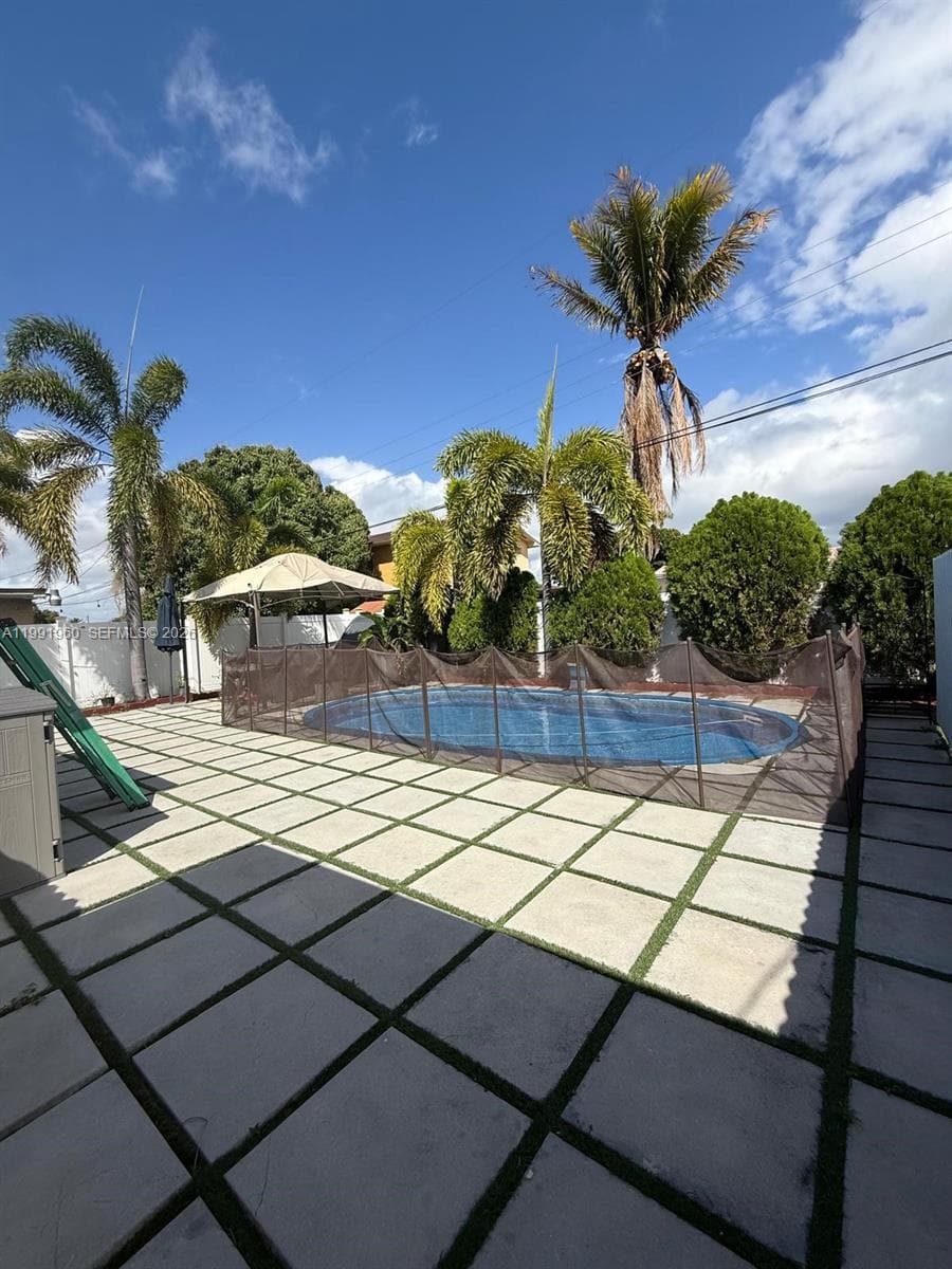 625 E 8th Ln, Hialeah FL 33010 — 42