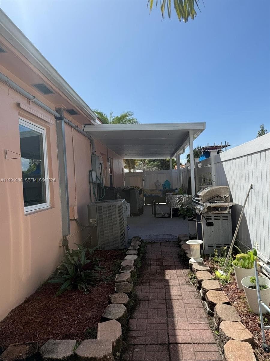 625 E 8th Ln, Hialeah FL 33010 — 49
