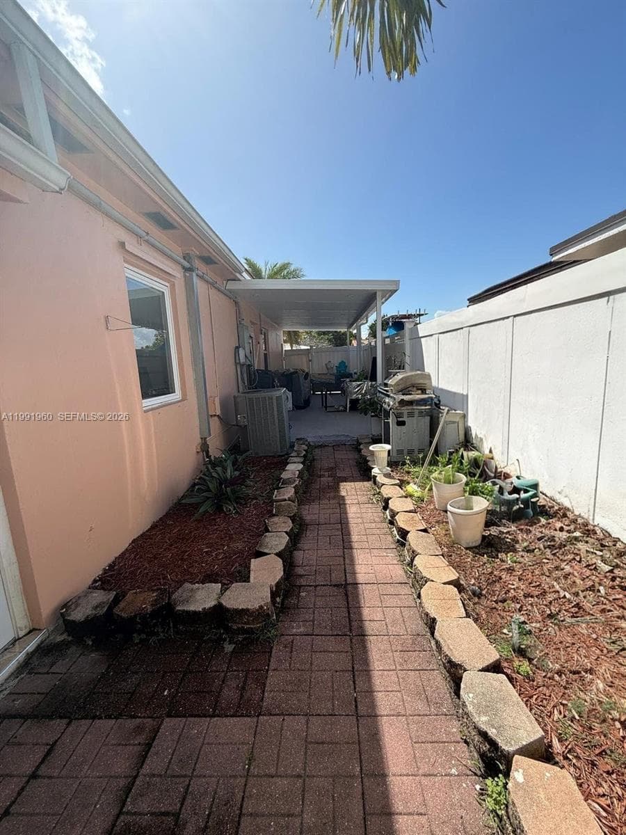 625 E 8th Ln, Hialeah FL 33010 — 58