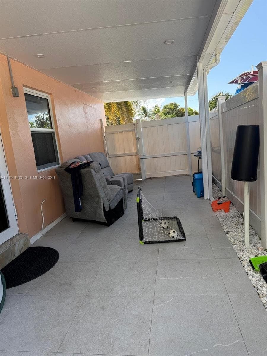 625 E 8th Ln, Hialeah FL 33010 — 11