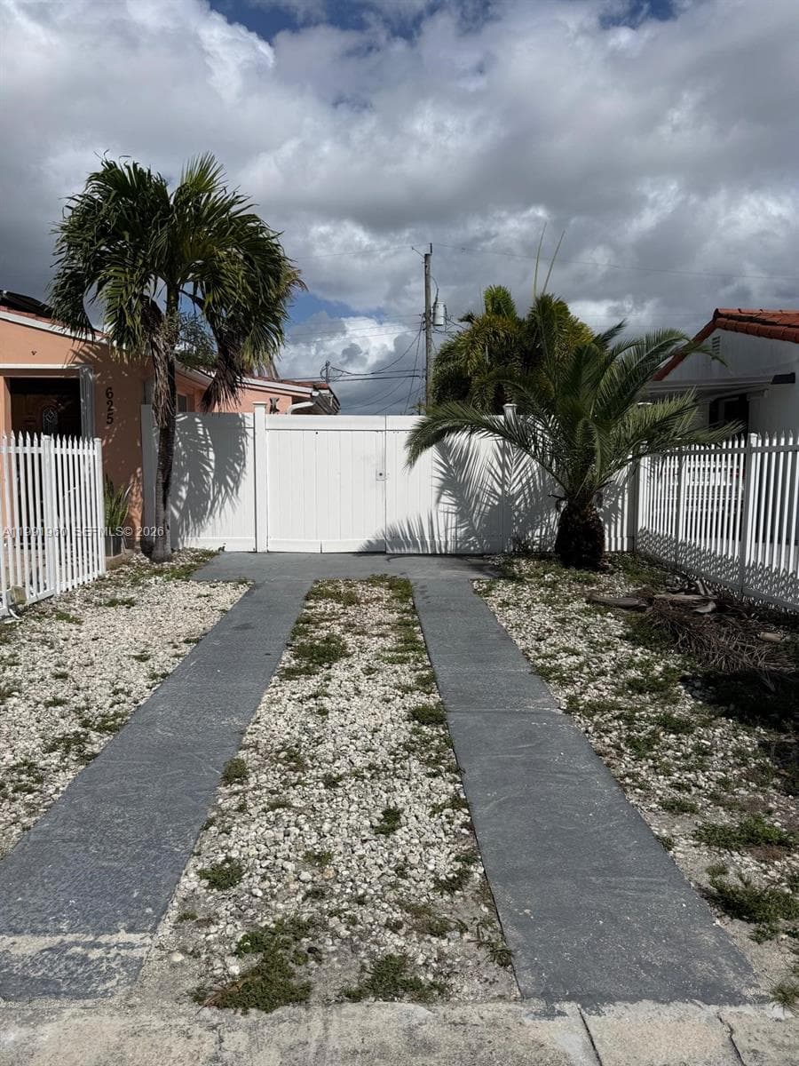 625 E 8th Ln, Hialeah FL 33010 — 44