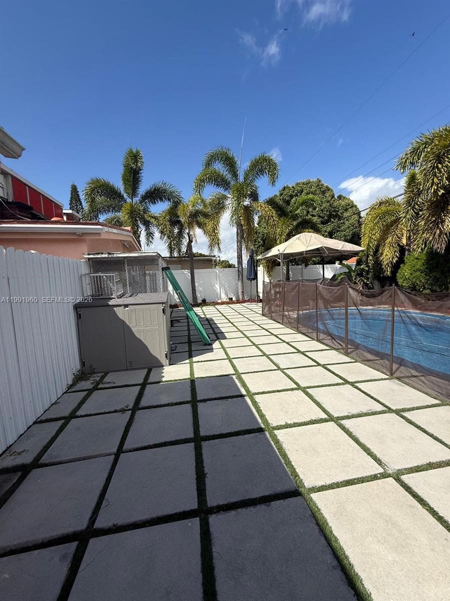 625 E 8th Ln, Hialeah FL 33010 — 39