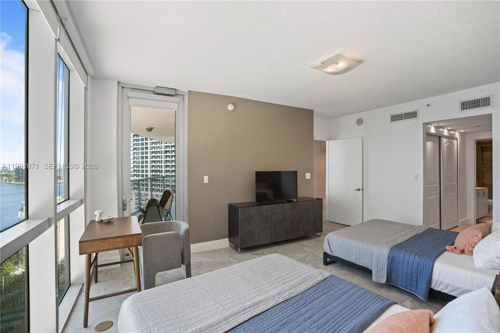 1750 N Bayshore Dr # 1401, Miami FL 33132 — 2