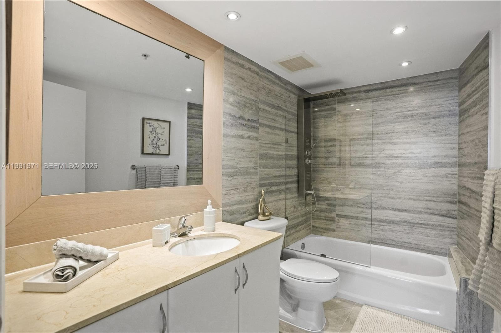 1750 N Bayshore Dr # 1401, Miami FL 33132 — 15