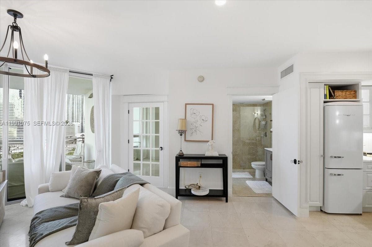 350 S Miami Ave # 1205, Miami FL 33130 — 2