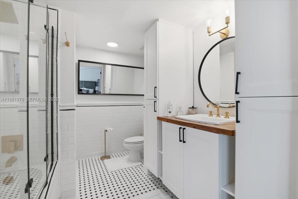 350 S Miami Ave # 1205, Miami FL 33130 — 17