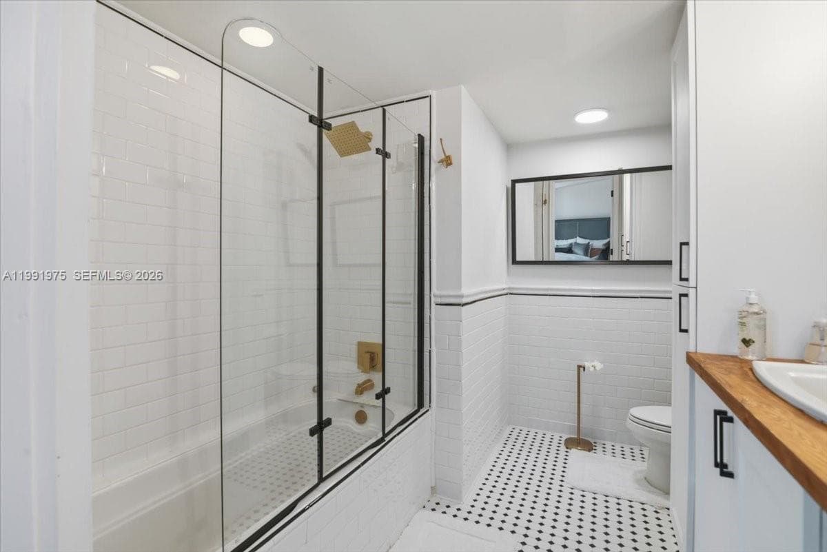 350 S Miami Ave # 1205, Miami FL 33130 — 16