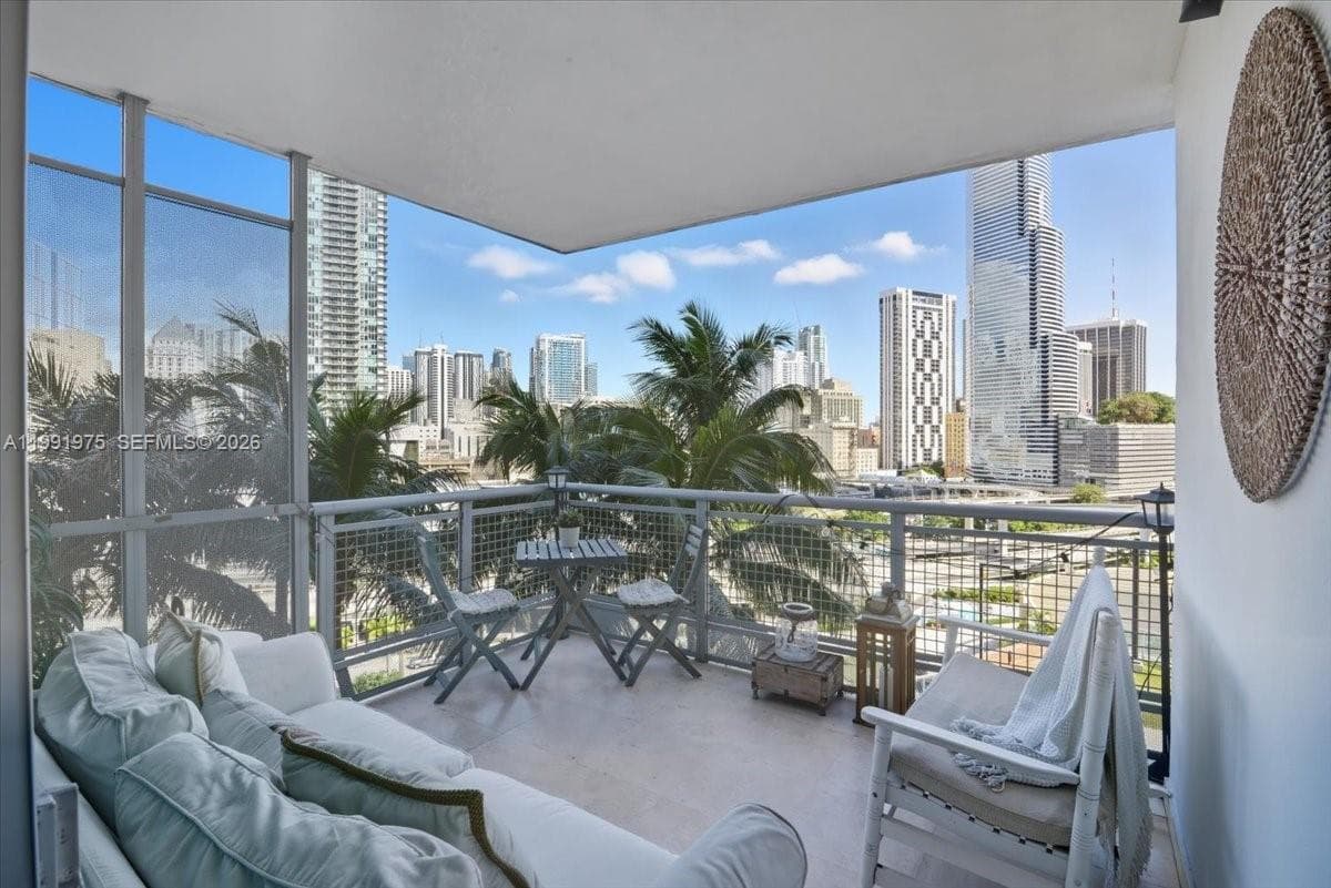 350 S Miami Ave # 1205, Miami FL 33130 — 30